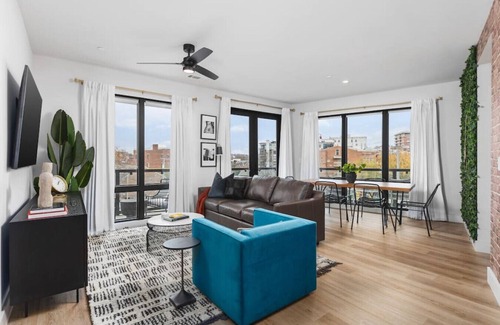 West End Apartment | Premium 2 Bedroom, 4 Bed with HUGE Wrap Around Patio