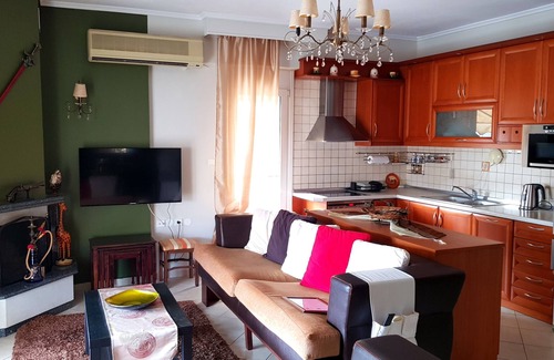 Evosmos Apartment | Premium apartment in a quiet neighborhood with all necessary stores.