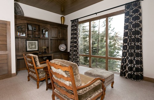 Deer Valley Condo | Premium Luxury Three Bedroom Suite with Hot Tub 3 Apartment Hotel by RedAwning