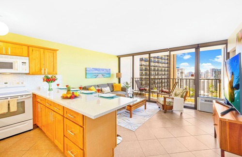 Waikiki Apartment | Premium Remodeled Condo with Ocean View and Parking