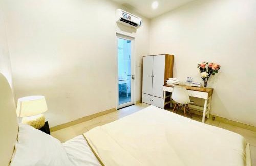 Tan Thuan Dong Apartment | Premium Room with Balcony - Free Pick Up Airport and laundry
