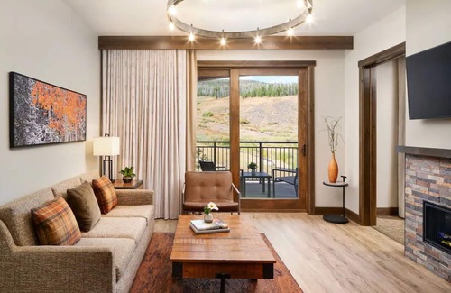 The Highlands House | Premium Skiing Winter Escape! Upscale Villa Resort