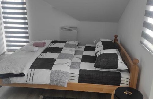 Canton 10 House | Prenoćište Ljiljana 2