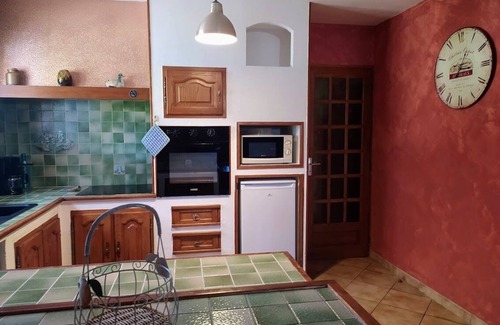 Uzes Cottage | preserved and wooded, nature and Zen for this villa with secure pool