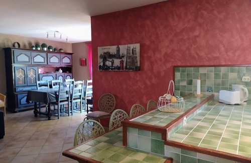 Uzes Cottage | preserved and wooded, nature and Zen for this villa with secure pool