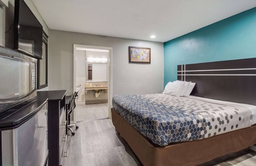 US 290 Hotel | Prestige Inn