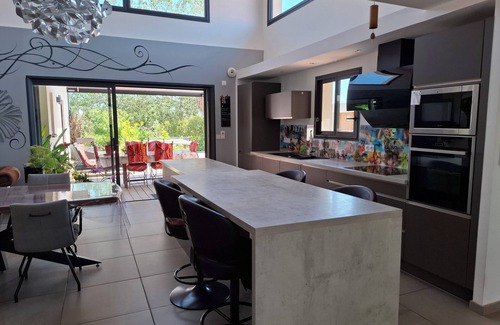 Saint-Hippolyte House | Prestigious contemporary villa with large swimming pool and shaded terrace