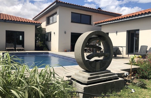 Saint-Hippolyte House | Prestigious contemporary villa with large swimming pool and shaded terrace