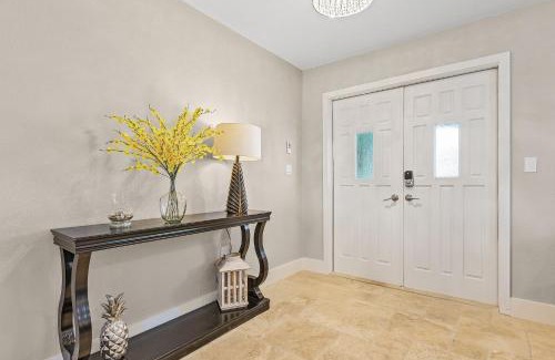 Pelican House | Prestigious location, Renewal Remodel, Heated Pool - Villa Pineapple Oasis