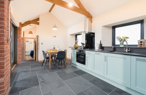 Barnstaple Cottage | Pretty, 2-bedroom barn conversion with hot tub close to North Devon beaches