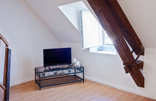 Le Blanc Apartment | Pretty Apartment in Le Blanc near City Centre