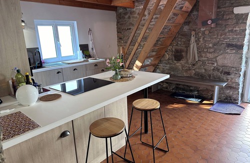 Ploudalmezeau House | PRETTY COTTAGE CLOSE TO BEACHES AND PORT, KAYAKS, PETS ALLOWED