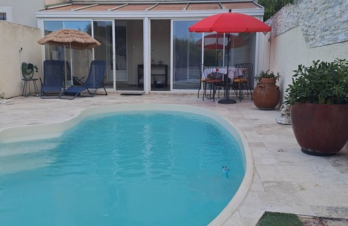Vedene House | Pretty little house near Avignon FOR 2 PEOPLE with private pool