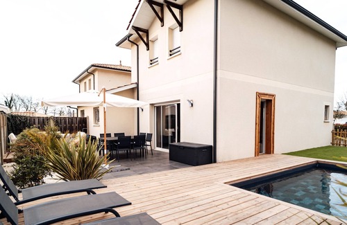 Audenge Villa | Pretty quiet villa with swimming pool and table football