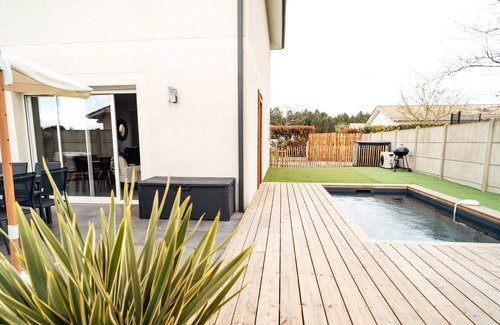 Audenge Villa | Pretty quiet villa with swimming pool and table football