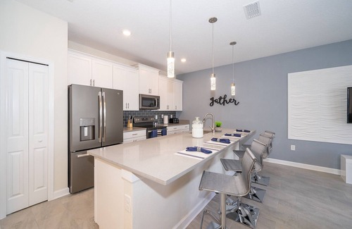 Kissimmee Ski Chalet | Pretty Townhouse 4Bed/3Bath/Pool/5Min Disney