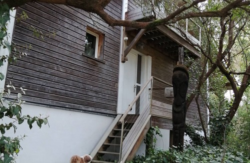 Piraillan Villa | Pretty villa in a green setting close to the beach