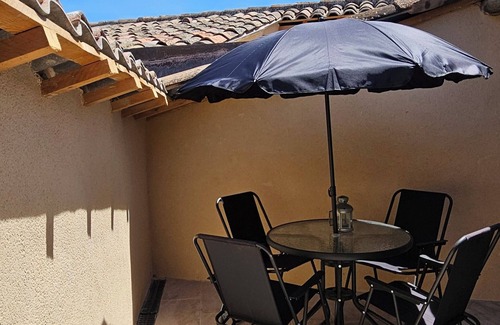 Lauris House | Pretty village house