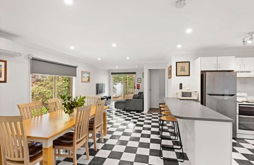 Callala Bay House | Prez Cote La Plaz - Pet Friendly -1 Min Walk to Beach