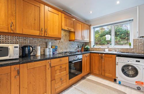 Latchmere Apartment | Prime Battersea & Clapham Modern Apartment Free Parking
