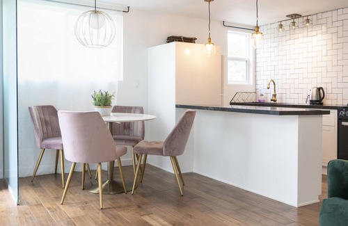 Pico - Robertson Apartment | Prime Beverly Hills Luxurious Unit