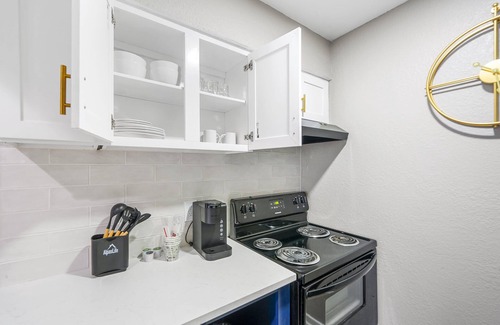 Garden Hills Apartment | Prime Buckhead Chic Condo in Atlanta