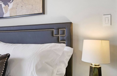 Old Irving Park Apartment | Prime City Stay in a 1BR Apartment