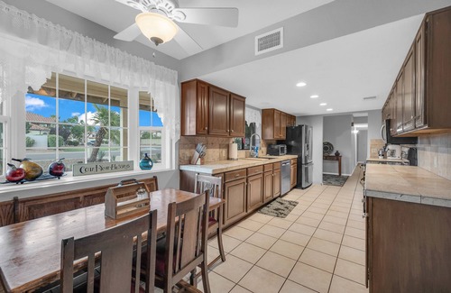 Paradise Valley Village House | Prime Location! 5000Sq'-Acre Pool/Game Room/Hot Tub/Putting Green/170+ 5★ratings