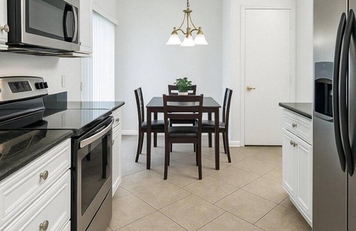 Indian Wells House | Prime Location! Cozy Villa Near Disney & More