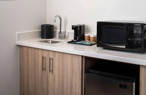 Donelson Resort | Prime Location in Nashville! Kitchenette, Pool, Pet-friendly, Free Parking!