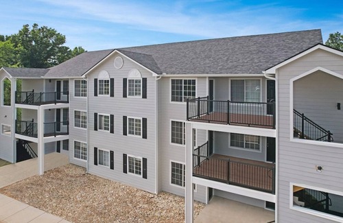 Manhattan Apartment | Prime Location - Near KSU Stadium & Hospital
