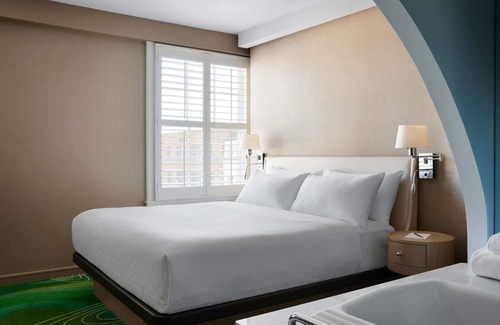 Pasadena Hotel | Prime Location! Onsite Pet-Friendly Property, Outdoor Pool, Parking