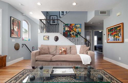 Hillcrest House | Prime Location Spacious townhome
