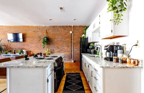 Italian Village Apartment | Prime Location Top Rated Clean Parking Free