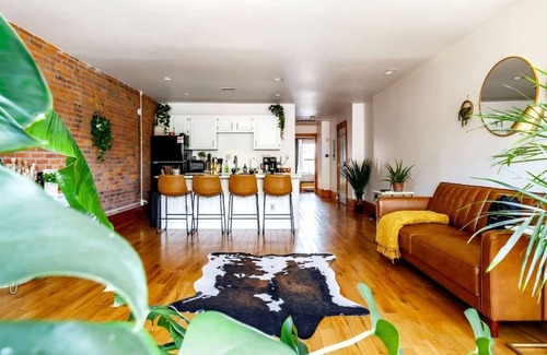 Italian Village Apartment | Prime Location Top Rated Clean Parking Free