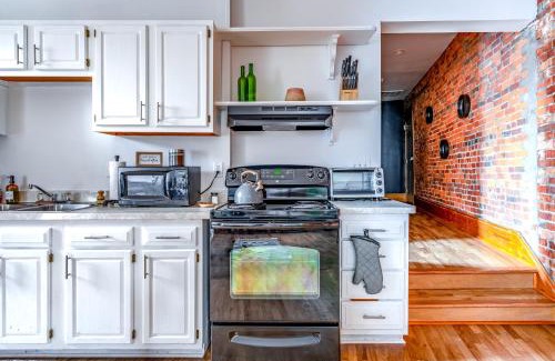 Italian Village Apartment | Prime Location Top Rated Clean Parking Free!