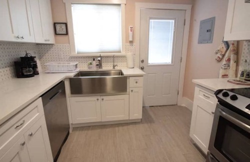 Mahncke Park House | Prime Location, Walk to All Best Known Attractions