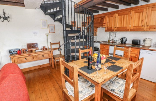 Milford Haven Cottage | Primose Cottage