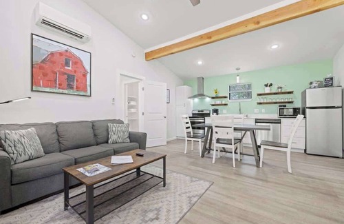 Fredericksburg House | Primrose Waterfront with Hot Tub