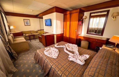 Cairo Boat Rental | Prince Omar