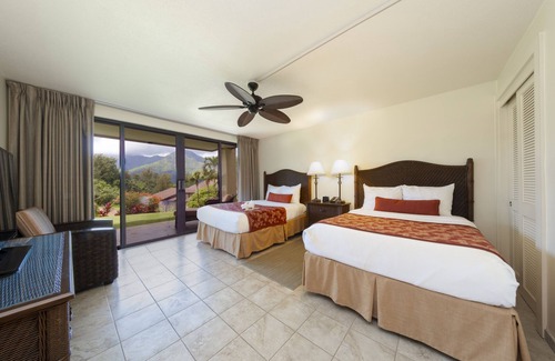 Princeville Hotel | Princeville's Best-Kept Secret! 2 Spacious Units, Swimming Pool, Full Kitchen!