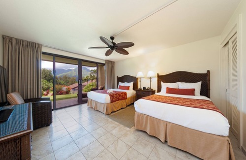 Princeville Hotel | Princeville's Best-Kept Secret! 2 Spacious Units, Swimming Pool, Full Kitchen!