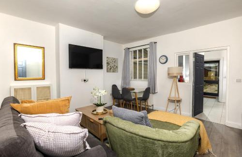 Dartford House | Priory house - home away from home