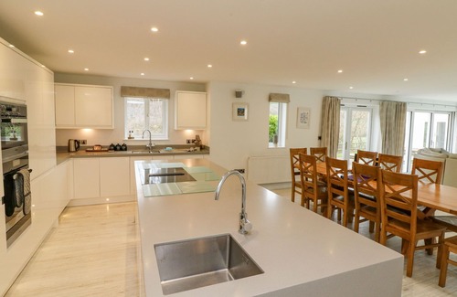 Barnstaple House | PRIORY HOUSE, pet friendly, character holiday cottage in Barnstaple