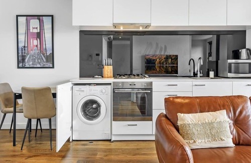 Brighton Apartment | Pristine 1-Bed Apartment near Local Cafes