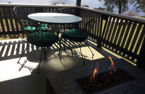 Youbou House | Pristine Cowichan Lake! Sun all day with covered deck!