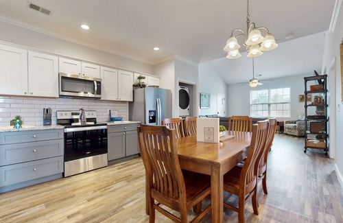 Townsend Condo | Pristine & Peaceful Condo w/Free Attraction TIckets & Shared Pool