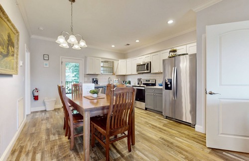 Townsend Condo | Pristine & Peaceful Condo w/Free Attraction TIckets & Shared Pool