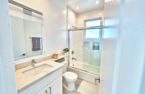 The Flats House | Private 1BR Apt. Perfect for a Couple's Getaway!