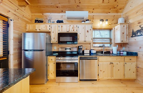 Murphy House | Private 1BR Cabin In Murphy with Mountain Views, Wifi, and Full Kitchen